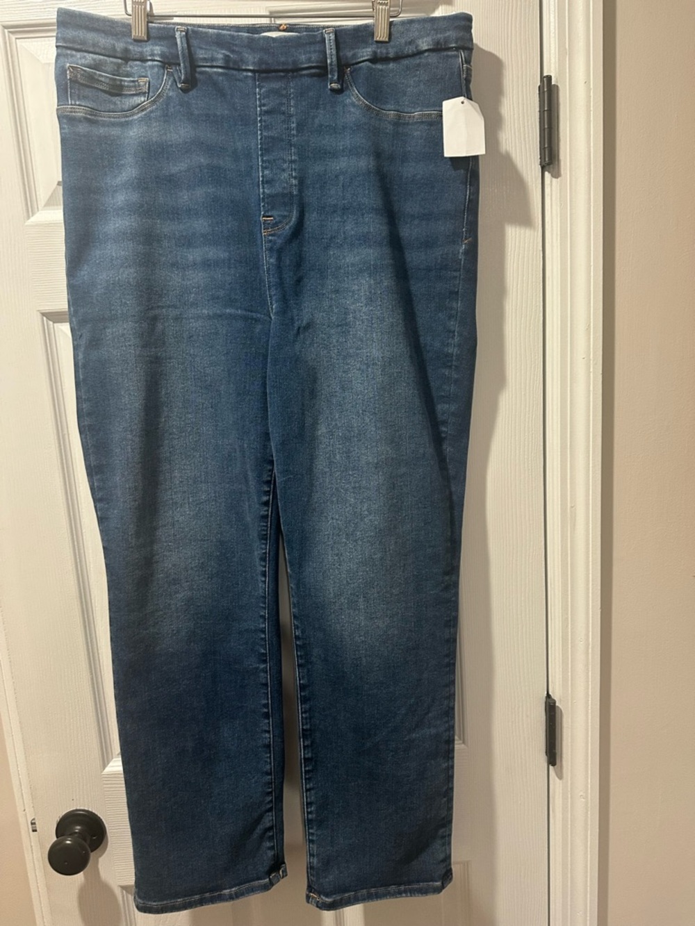 Good American High-Rise Straight Jeans in Medium Blue